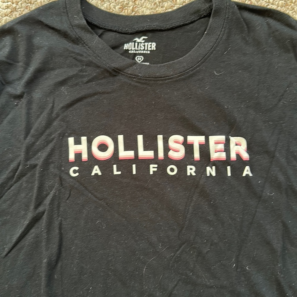 Hollister Long Sleeve tshirt